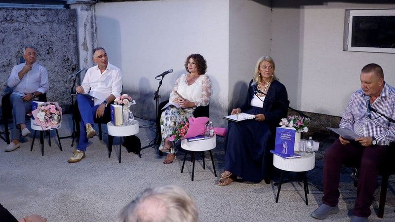 1promocija knjige u ogledalu uspomena 001